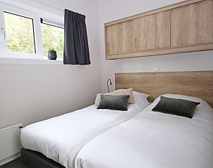 Slaapkamer met tweepersoonsbed in Bungalow Doornveld, Doorn, Utrechtse Heuvelrug.