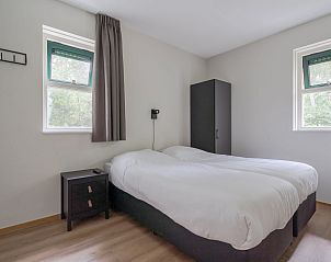 Moderne keuken in Vakantiewoning Heidestein, Doorn, met veel natuurlijk licht.