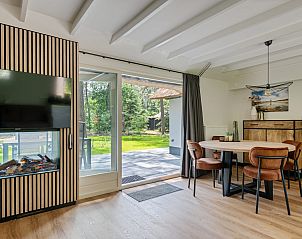 Gemtliches Innenzimmer mit Kamin im Bungalow Dennenburg, Doorn, Utrechtse Heuvelrug.
