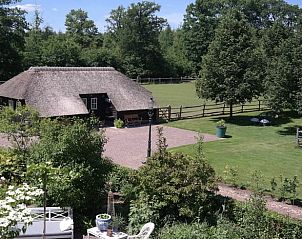 Charmant vakantiehuisje in Maarsbergen met rieten dak en groene omgeving, Utrechtse Heuvelrug.