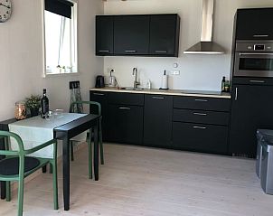 Moderne keuken in Vakantiehuisje in IJsselstein, Utrechtse vakantiewoning.