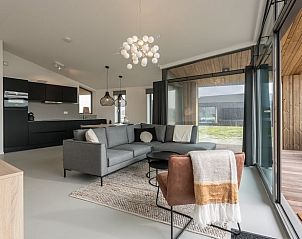 Open living room and kitchen in Cottage in Wissenkerke, ideal for a relaxing stay.