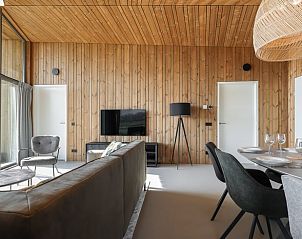 Comfortable seating area with views in Huisje in Wissenkerke, a vacation home in Wissenkerke, Noord-Beveland, Zeeland.