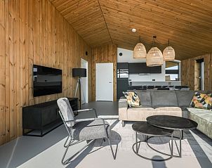 Sitting area with lots of light in Huisje in Wissenkerke, a vacation home in Wissenkerke, Noord-Beveland, Zeeland.