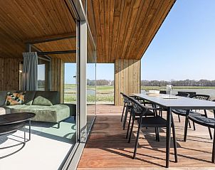 Outdoor terrace with views in Cottage in Wissenkerke, a vacation home in Wissenkerke, North Beveland, Zeeland.