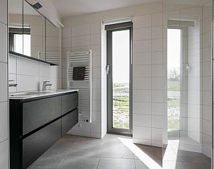 Modern bathroom in Holiday home in Wissenkerke, Noord-Beveland, Zeeland with lots of light.