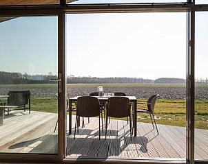 Terras met uitzicht in Vakantiehuisje in Wissenkerke, Noord-Beveland, Zeeland voor buitenontspanning.