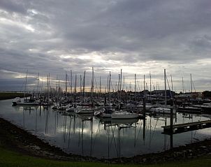 Hafen von Colijnsplaat, Nord-Beveland, in der Nhe des Inn d'n Eenhoorn, mit herrlichem Blick auf die vertuten Boote.