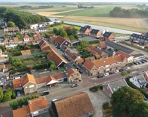 Luftaufnahme von Colijnsplaat, Nord-Beveland, mit Inn d'n Eenhoorn inmitten des malerischen Dorfes.