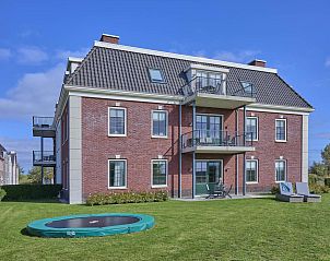 SeaLuxe Residence 27C in Colijnsplaat, Noord-Beveland, vakantiehuis met ruime tuin en balkon, omgeven door serene natuur in Zeeland.