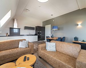 Ruime woonkamer met keuken in Appartement Ganuenta, Colijnsplaat, Noord-Beveland, Zeeland.