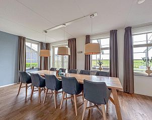 Keuken van Sea Sun Relax 37 in Colijnsplaat, vakantiehuis met moderne apparatuur en ontbijtbar.