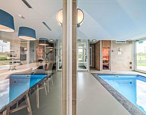 Binnenzwembad en sauna in Vakantiehuis Ganuenta, Colijnsplaat, Noord-Beveland, Zeeland.