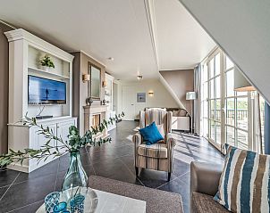 Ruime woonkamer met veel licht in Vakantiehuis Ganuenta, Colijnsplaat, Noord-Beveland, Zeeland.