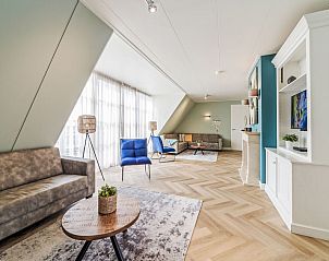 Moderne woonkamer in Vakantiehuis Ganuenta, Colijnsplaat, Noord-Beveland, Zeeland.