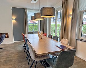 Stijlvolle keuken in Dune Design vakantiehuis, Colijnsplaat, met moderne apparatuur.