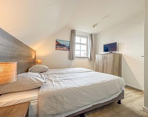 Comfortabele slaapkamer in Dune Design vakantiehuis, Colijnsplaat, met moderne inrichting.