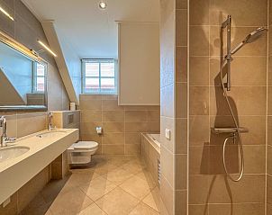 Gezellige sauna in Dune Design vakantiehuis, Colijnsplaat, ideaal voor ontspanning.