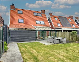 Ruim terras in Villa Superieur 64, Colijnsplaat, met comfortabele zitgelegenheid in vakantiehuis, Zeeland.