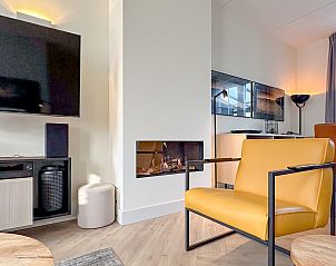 Komfortable Sitzecke in der SeaLuxe Suite, einem Ferienhaus in Colijnsplaat, Noord-Beveland, Zeeland.