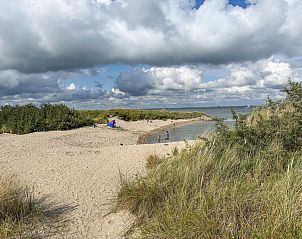 Rustig strand nabij Coast Calm 71 vakantiehuis, Colijnsplaat, Zeeland.