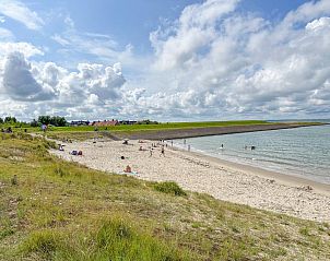 Zonnig strand bij Coast Calm 71 vakantiehuis, Colijnsplaat, Noord-Beveland.