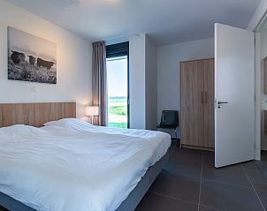 Kche mit Kochinsel im Ferienhaus Waterline 44, Kamperland, ideal zum Kochen.