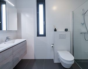 Garten mit Terrasse und Seeblick in Waterline 44, De Groote Duynen, Kamperland.