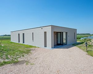 Eingang zum Bungalow Waterline 44, De Groote Duynen, Kamperland, im modernen Look.