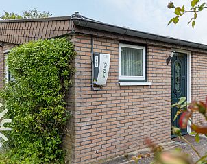 bersicht ber das Ferienhaus ZE1121 in Kamperland, Zeeland mit Sonnenkollektoren.