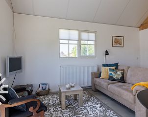 Moderne Kche im Ferienhaus ZE1208 in Kamperland, Noord-Beveland, mit Blick auf den Garten.