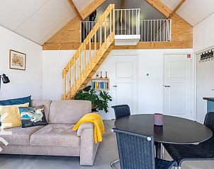 Kche und Essbereich im Ferienhaus ZE1208 in Kamperland, mit modernen Gerten.