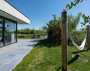 Hangmat in de tuin van Duinvallei 32, vakantiehuis in Kamperland, Zeeland.