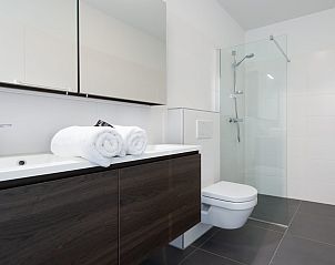 Verzorgingsproducten in badkamer van Duinvallei 32, vakantiehuis in Kamperland, Zeeland.