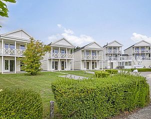 Vrijstaande woning in Kamperland, vakantiehuis in Noord-Beveland, Zeeland, met ruime veranda's en groene omgeving.