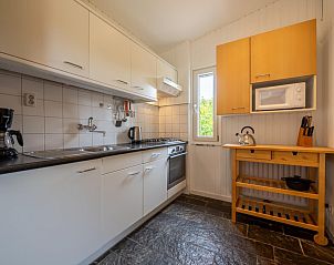 Moderne keuken in Berkenlaan 6 | Ruiterplaat vakantiehuis, Kamperland, Noord-Beveland, Zeeland.
