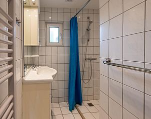 Tweede badkamer met douche in Berkenlaan 6 | Ruiterplaat vakantiehuis, Kamperland, Noord-Beveland, Zeeland.