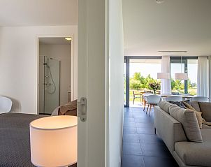 Blick vom Schlafzimmer zum Wohnzimmer in Duinvallei 34, Ferienhaus in Zeeland.