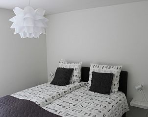 Tweede slaapkamer in Populierenlaan 1 | Ruiterplaat, vakantiehuis in Kamperland, met comfortabele bedden.