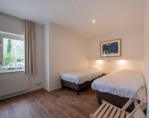 Tweede slaapkamer met twee eenpersoonsbedden in Vinkenlaan 8 | De Banjaard, Kamperland, perfect voor kinderen.