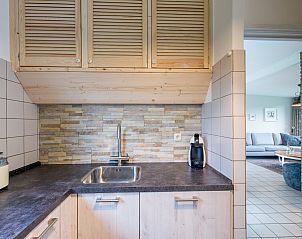 Kche mit Holzakzenten in Patrijzenlaan 5, De Banjaard, Kamperland.