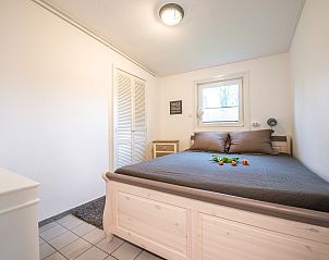 Schlafzimmer mit Doppelbett in Patrijzenlaan 5, De Banjaard, Kamperland.