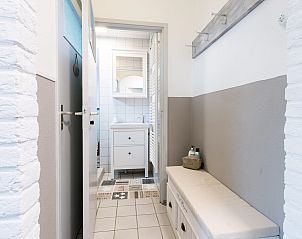 Eingangshalle zum Badezimmer im Ferienhaus Patrijzenlaan 5, De Banjaard, Kamperland.