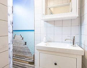 Badezimmer mit Stranddekor in Patrijzenlaan 5, De Banjaard, Kamperland.