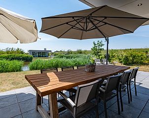 Ruim terras met eetgelegenheid in Zandbank 04 | De Groote Duynen, Kamperland, Zeeland.