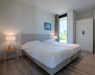 Slaapkamer met tweepersoonsbed in Zandbank 04 | De Groote Duynen, Kamperland, Zeeland.