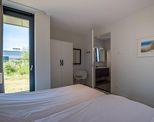 Lichte slaapkamer met badkamer in Zandbank 04 | De Groote Duynen, Kamperland.