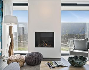 Stilvolle Sitzecke mit Kamin im Ferienhaus Waterline 19, Kamperland, Noord-Beveland.