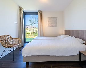 Comfortabele slaapkamer in Waterlijn 42 | De Groote Duynen, Kamperland, vakantiehuis met uitzicht op de natuur in Zeeland.
