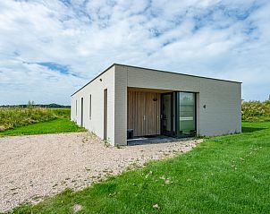 Vooraanzicht van Waterlijn 42 | De Groote Duynen, Kamperland, modern vakantiehuis in Noord-Beveland, Zeeland.